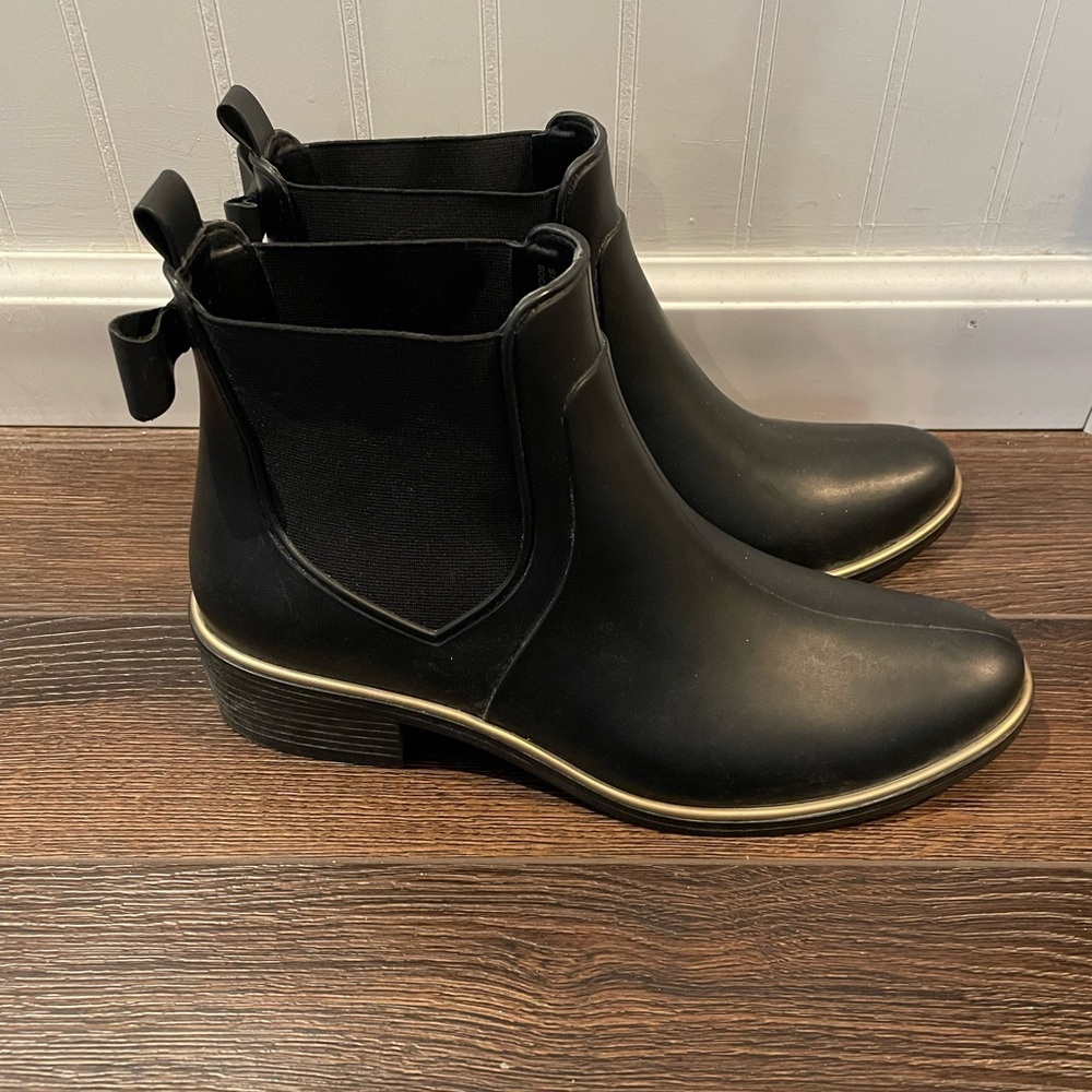 Kate Spade Edimburg Ankle High Rain Boots Low Gold Trim Bow Back Matte Black 9 - Picture 3 of 13